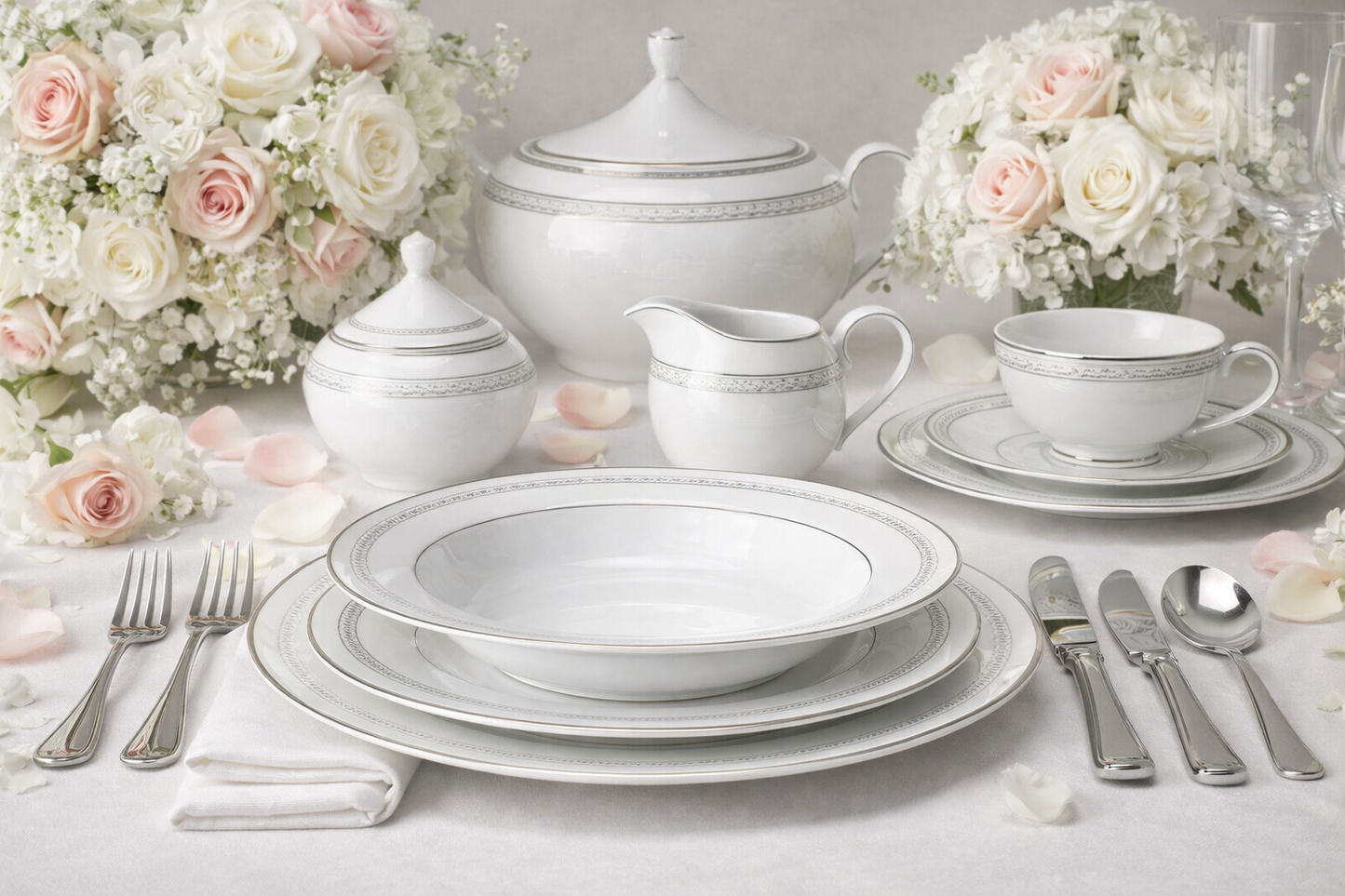 Elegants porcelāna trauki