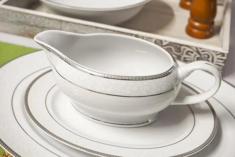 Elegants porcelāna trauki