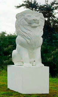 Lion statue with podium 350 cm