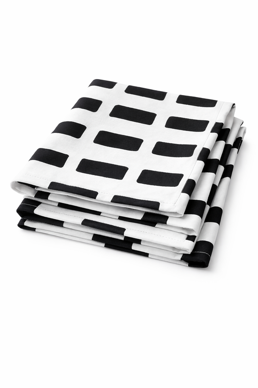 black & white Marimekko Iso Noppa napkins for rent 7skyrent