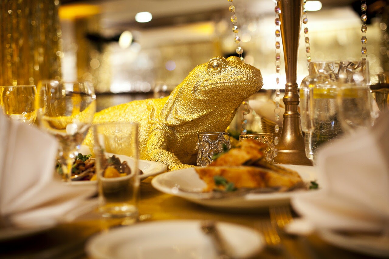 Golden Lizard Table Sculpture – Event Decor Rental